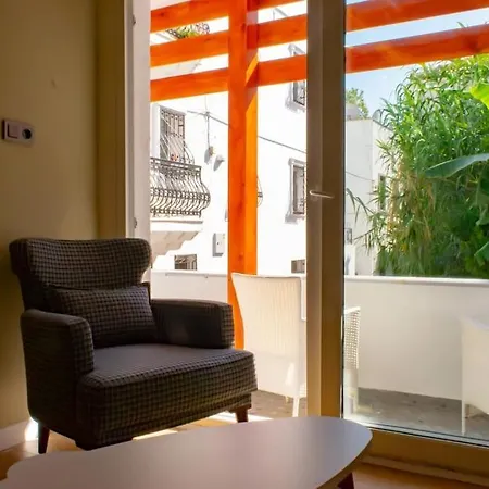 Hotel Cozy With Balcony *