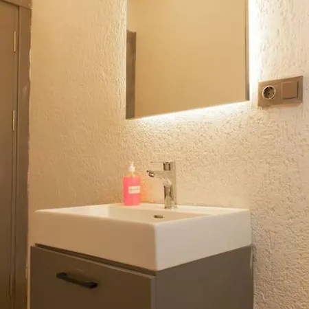 فندق Cozy With Balcony *
